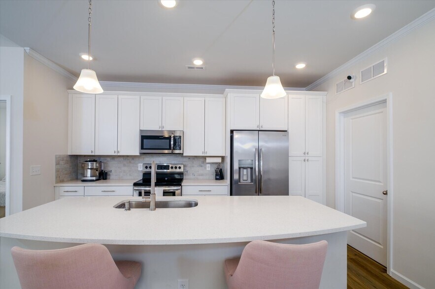 Building Photo - 6135 Snowy Egret Ave