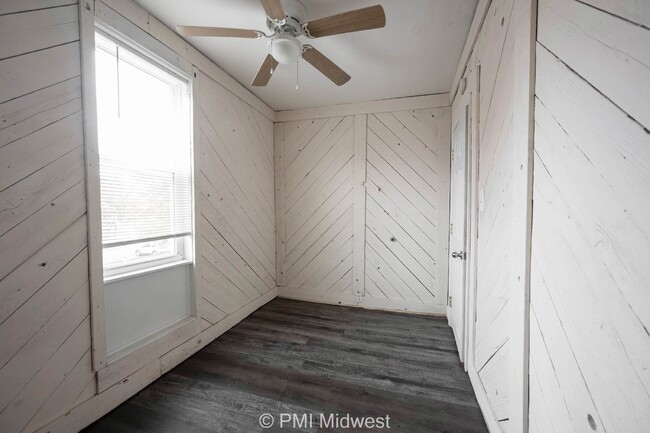 Building Photo - "Charming Compact Living in Heart of Lebanon – Ideal for Minimalists!"