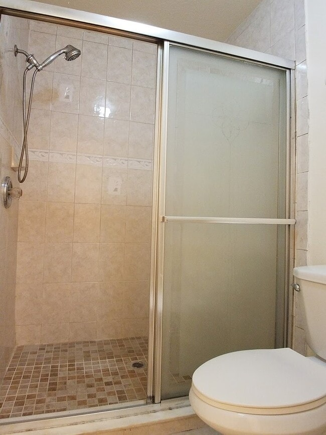 Building Photo - Beautiful Remodeled 1/1 Condo x Rent @ Winter Park in front of Full Sail.