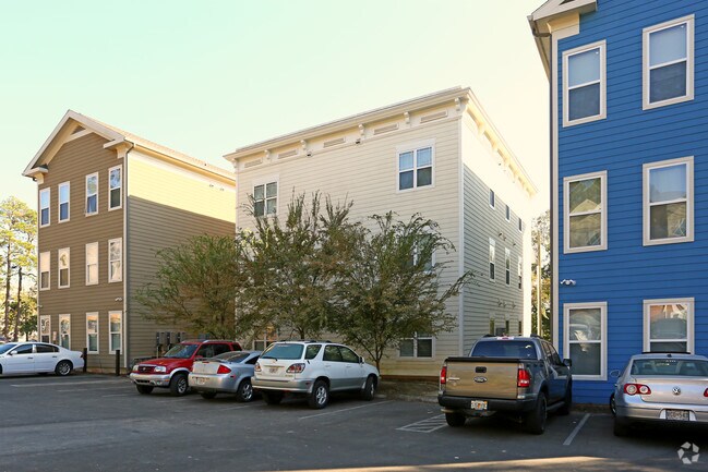 Building Photo - Avenues 2
