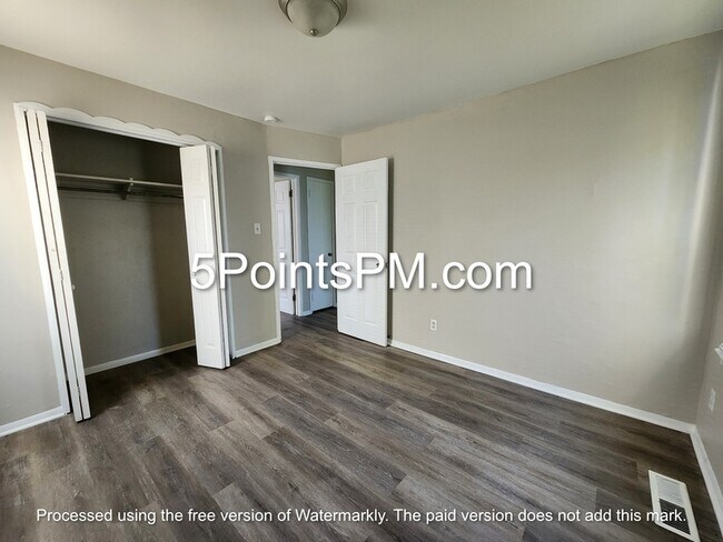 Building Photo - 4424 E 158th St