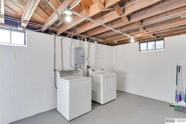 Building Photo - Fully Renovated Florence Gem with Modern Finishes & Historic Charm