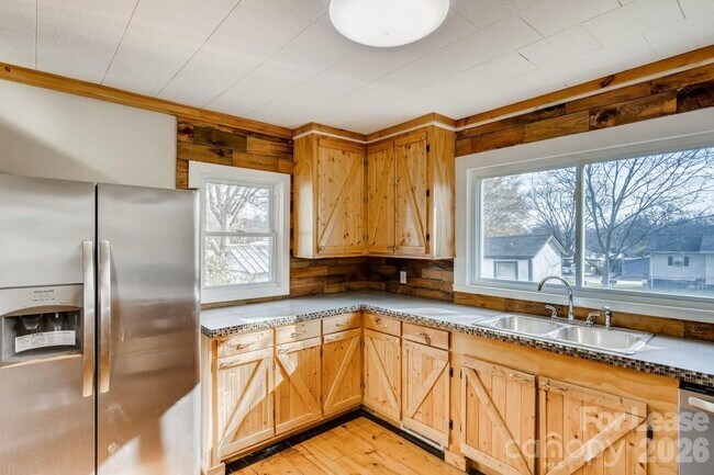 Building Photo - 503 N Church St