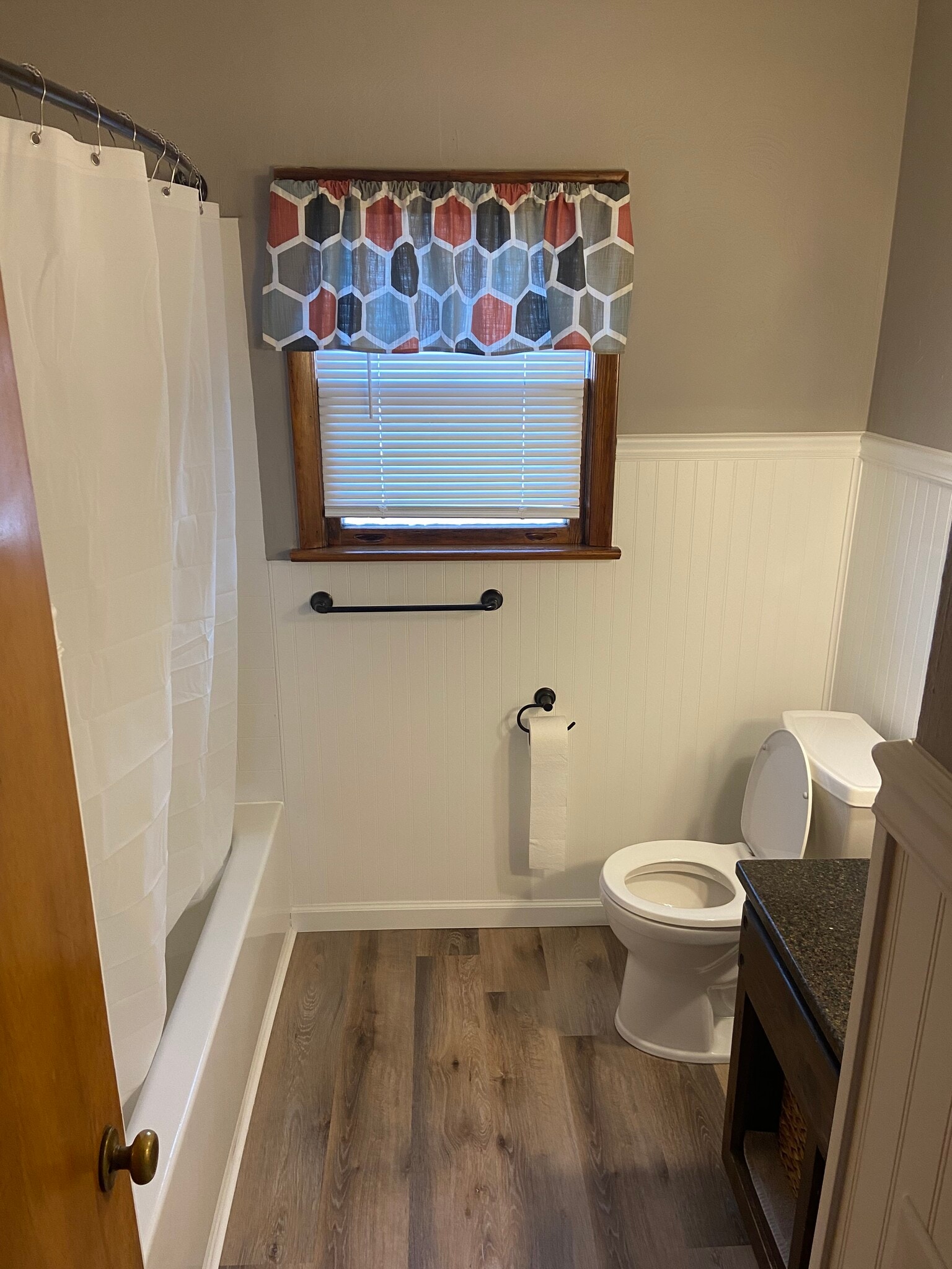 Fully Remodeled Bathroom. - 704 E Pike St