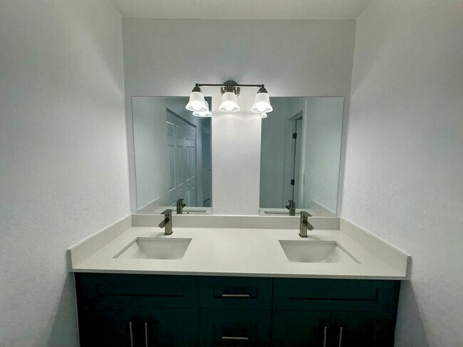 Building Photo - 3800 S Ocean Dr
