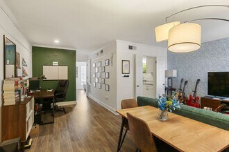 Building Photo - Gated Condo steps from Maple Street & St Charles!