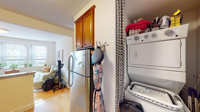 Building Photo - 672 Washington St