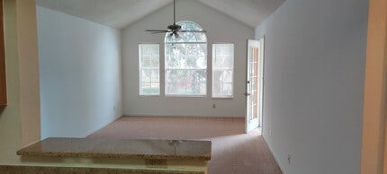 Building Photo - Lexington Place One Bedroom Condo