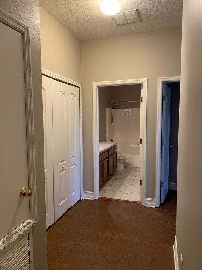 Building Photo - Charming 3/2 home w/ formal office/4th bedroom and fenced yard in Harmony