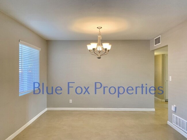 Building Photo - 602 N Palo Verde Blvd