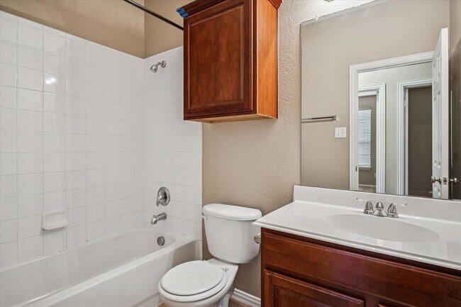 Building Photo - Awesome family home!