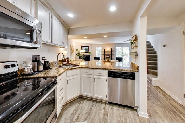 Building Photo - 2bd/2.5ba hideaway in the heart of Reston - incredible location $2750+util.