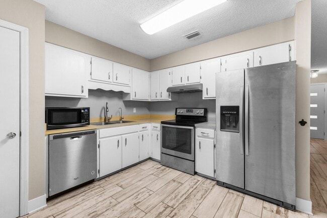 Building Photo - 3030 Blue Pine Ln