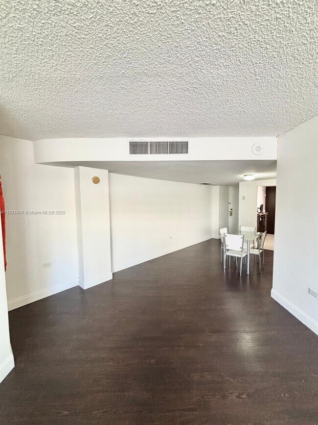Building Photo - 801 Brickell Bay Dr
