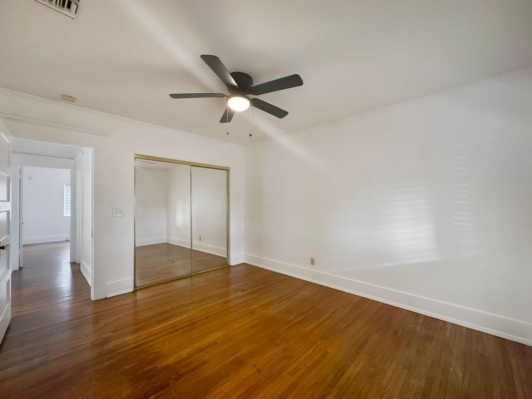 Building Photo - 209 Elm St