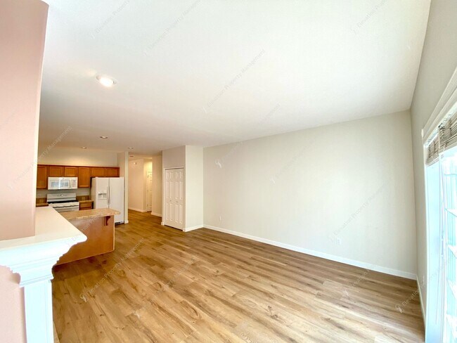 Building Photo - Beautiful, updated 3 BR on westside close to tons of recreation!