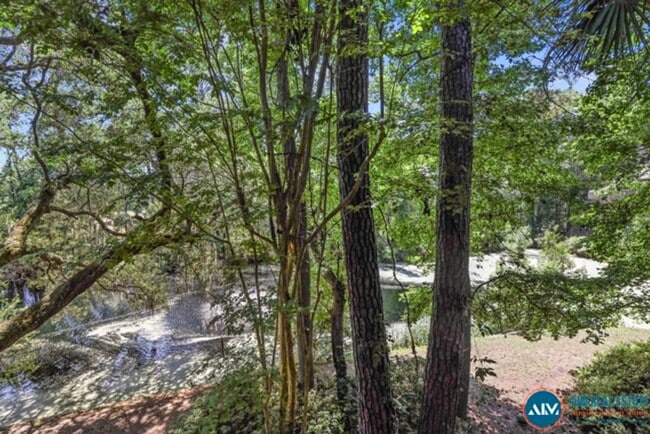 Building Photo - Updated Wyndemere Condo at Yacht Cove – Fr...