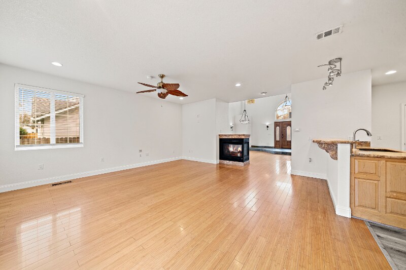 Building Photo - 8661 Elm Ave