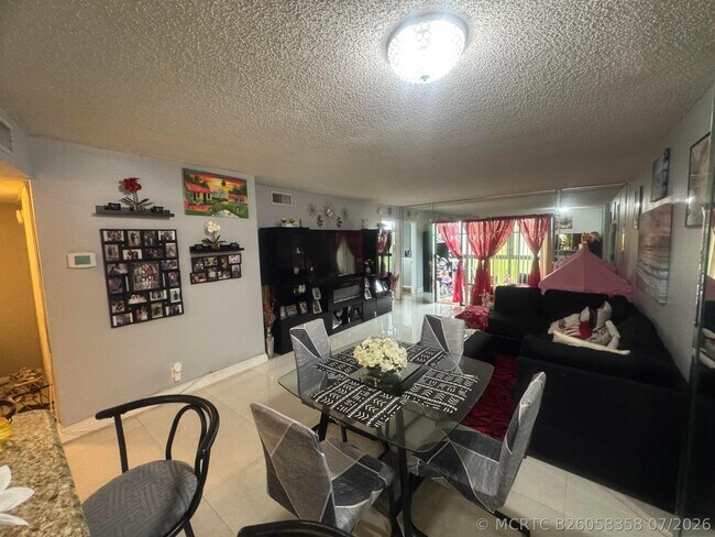 Building Photo - 6575 W Oakland Park Blvd