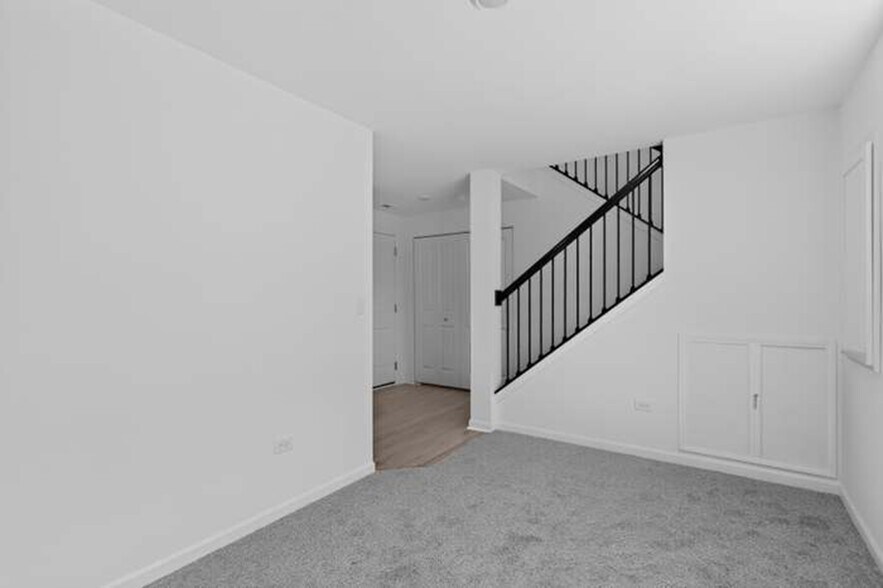 Building Photo - 445 Red Oak Cir