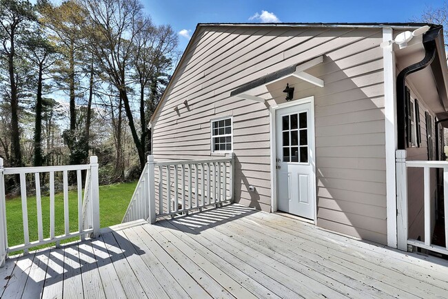 Building Photo - Beautiful renovated Home