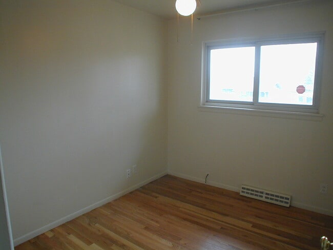 Building Photo - House For Lease