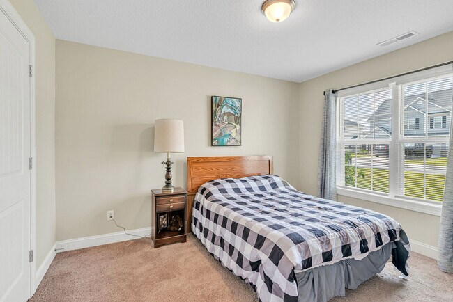 Building Photo - 293 Crossroads Store Dr