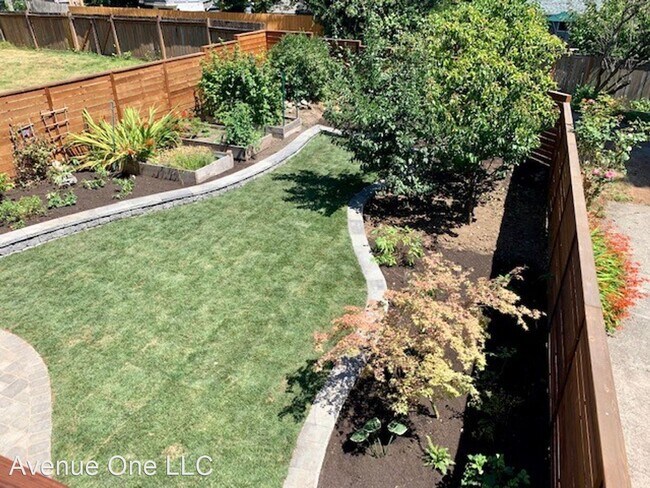 Building Photo - 3 br, 3 bath House - 8438 32nd Ave SW