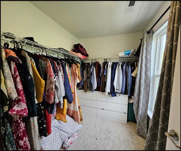 Master Closet - 516 Wolverine Dr
