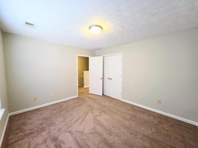 Building Photo - 315 Turfway Dr