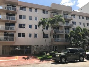 Building Photo - 1665 Bay Rd