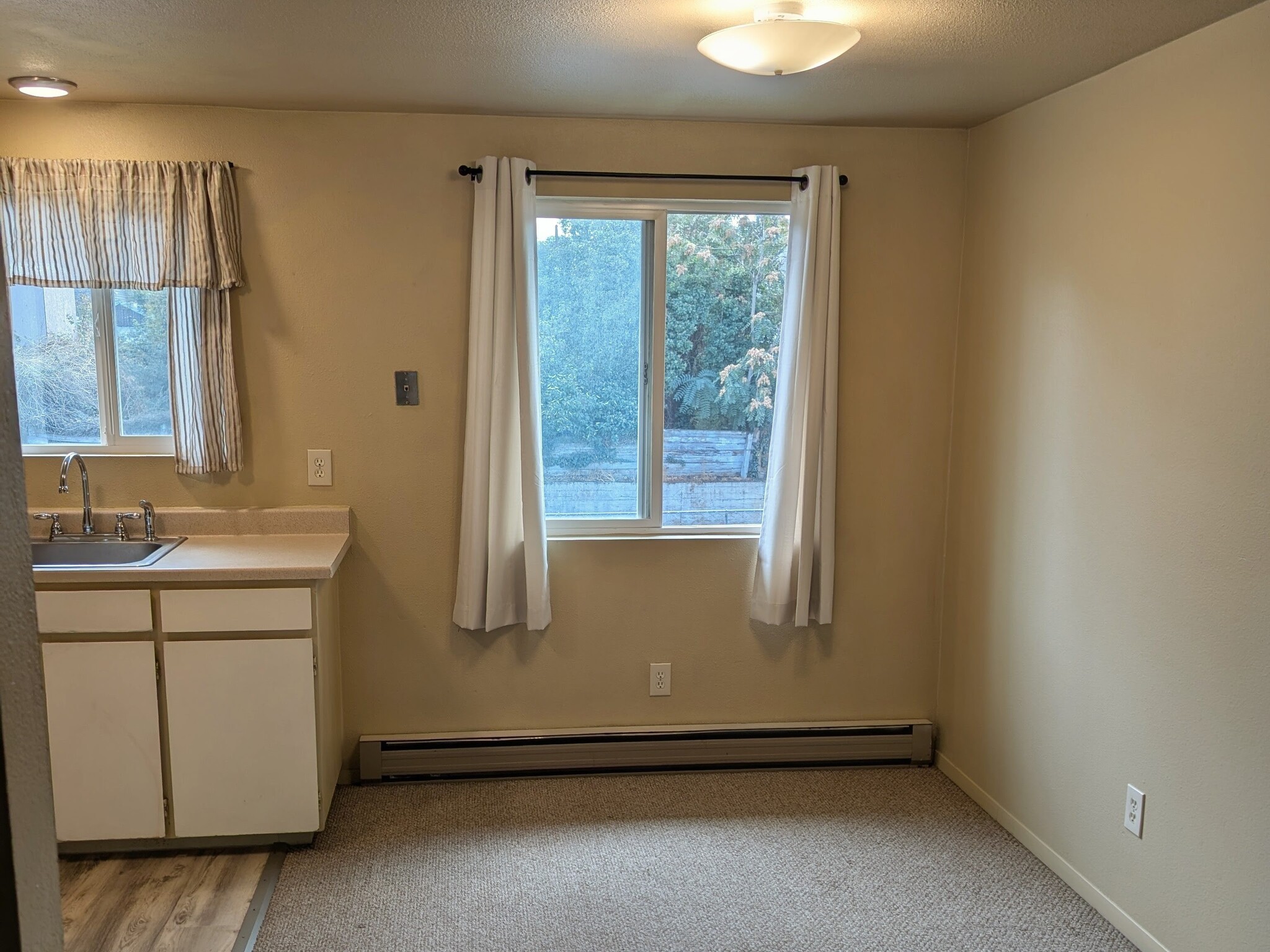 Dining - 1122 Francis Ave