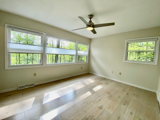 Building Photo - East AVL - Mid Century Modern Beauty in Bo...