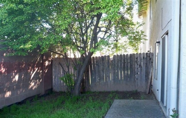 Building Photo - 7758-7760 Pompei Court