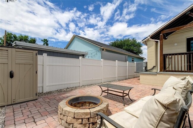 Building Photo - 7214 S De Soto St