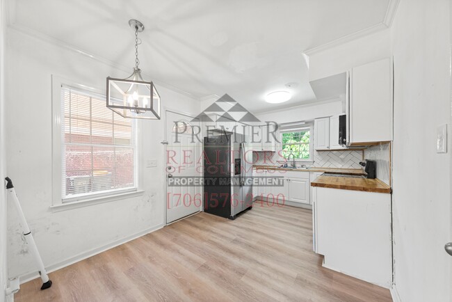 Building Photo - 4115 Lyn Dr