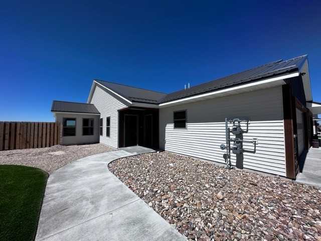 Building Photo - 404 Walnut Ct E