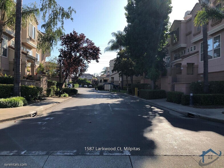 Building Photo - 1587 Larkwood Ct