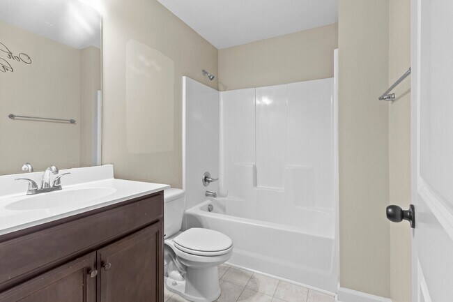 Building Photo - 405 Crestmont Ct