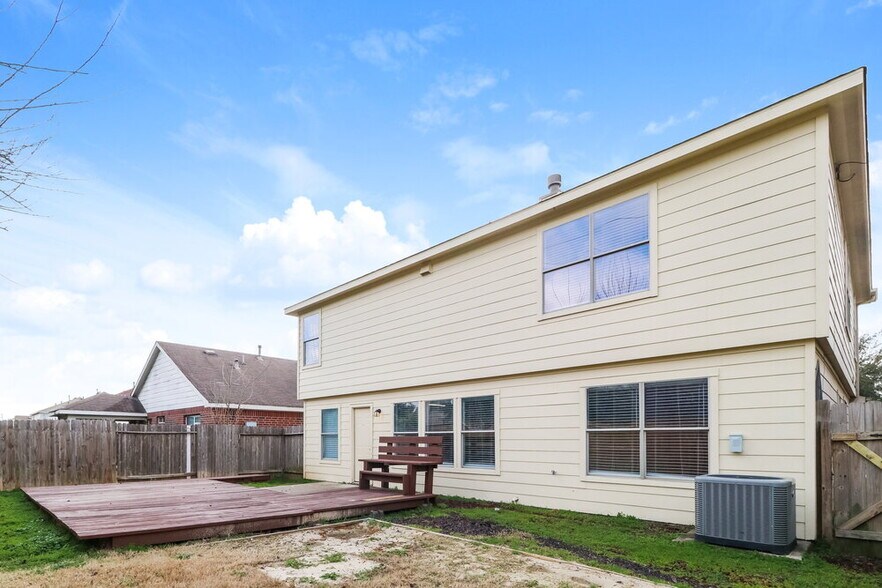 Building Photo - 15406 Hensen Creek Dr