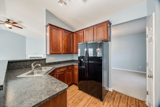 Building Photo - Well maintained 3 bedroom 2 bath home with...