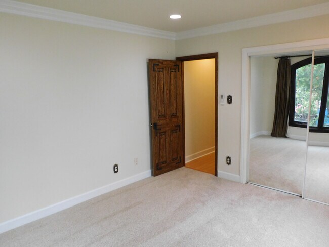 Building Photo - 56 La Venezia Ct