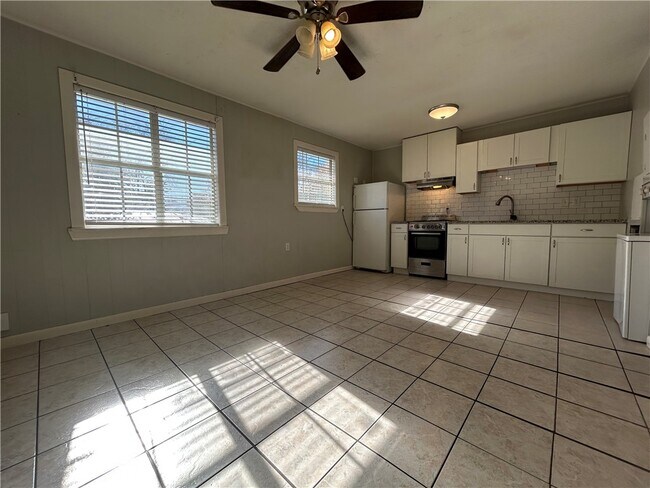 Building Photo - 6474 Nicole Ln