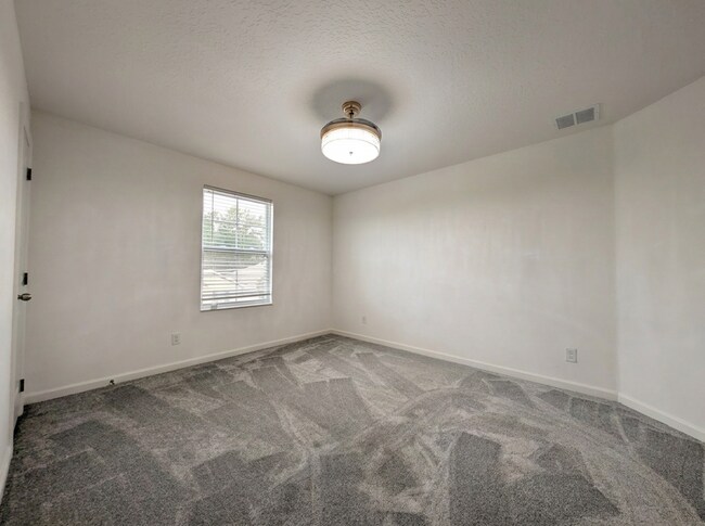 Building Photo - Move-In Ready 4-Bed in Silver Oak, Quartz Kitchen and Community Pool