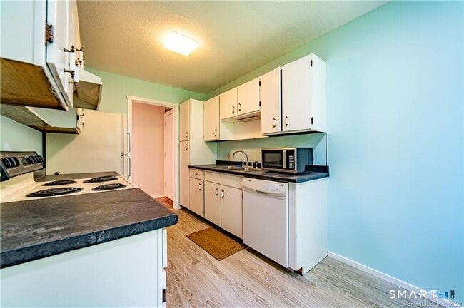 Building Photo - 140 Woodvale Dr