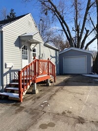 Building Photo - Updated 2 Bedroom 1 Bath