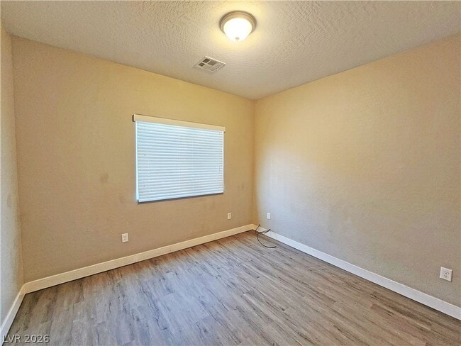 Building Photo - 1121 Sixshooter Ave