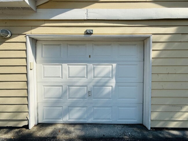 Building Photo - 18557 Bridle Club Dr