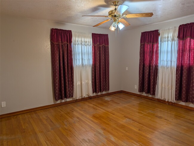 Building Photo - 1605 Ruella Ln