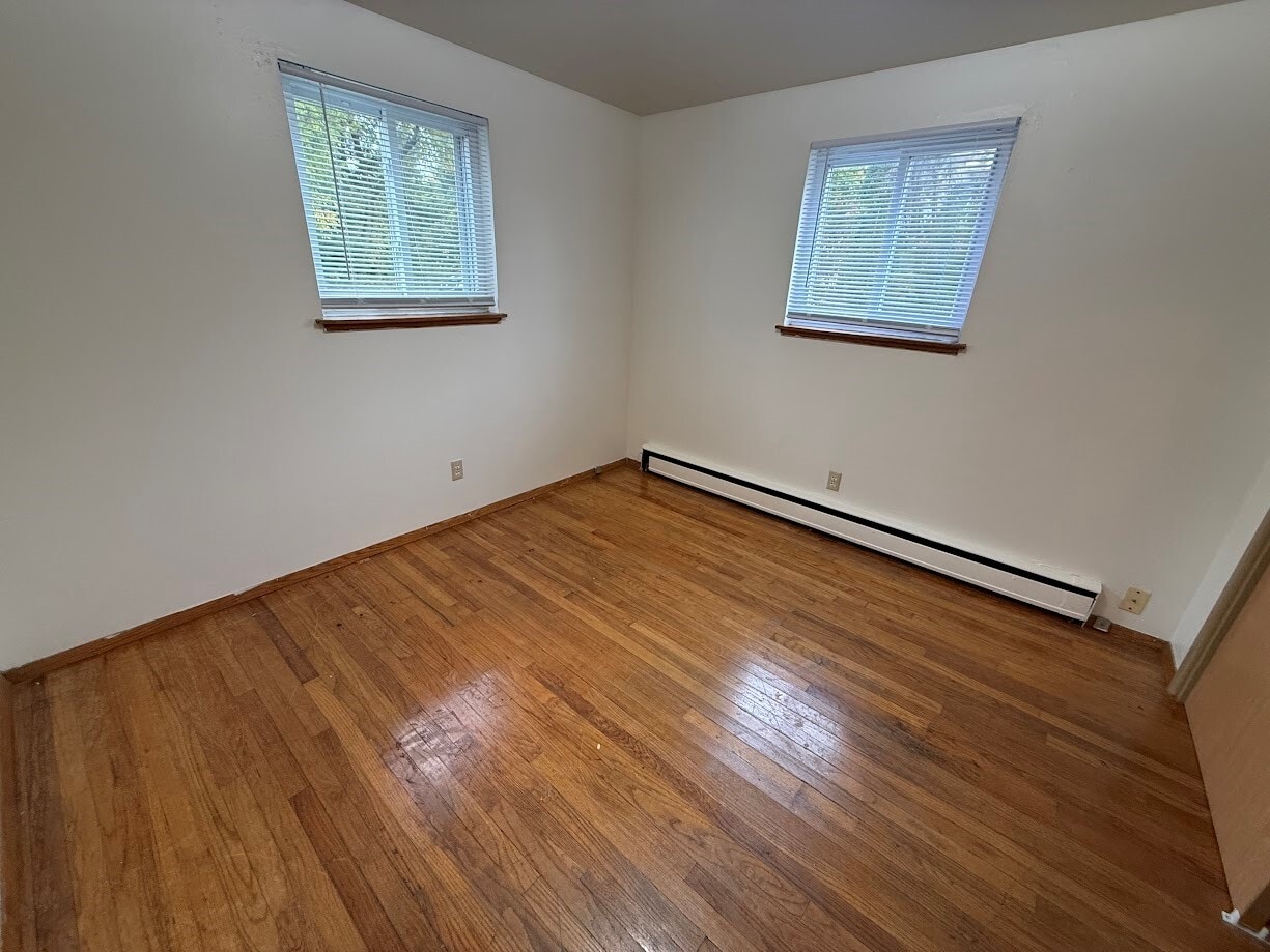 Building Photo - 2414 Brentwood Pky